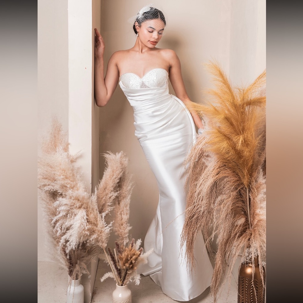 Elegant White Strapless Gown